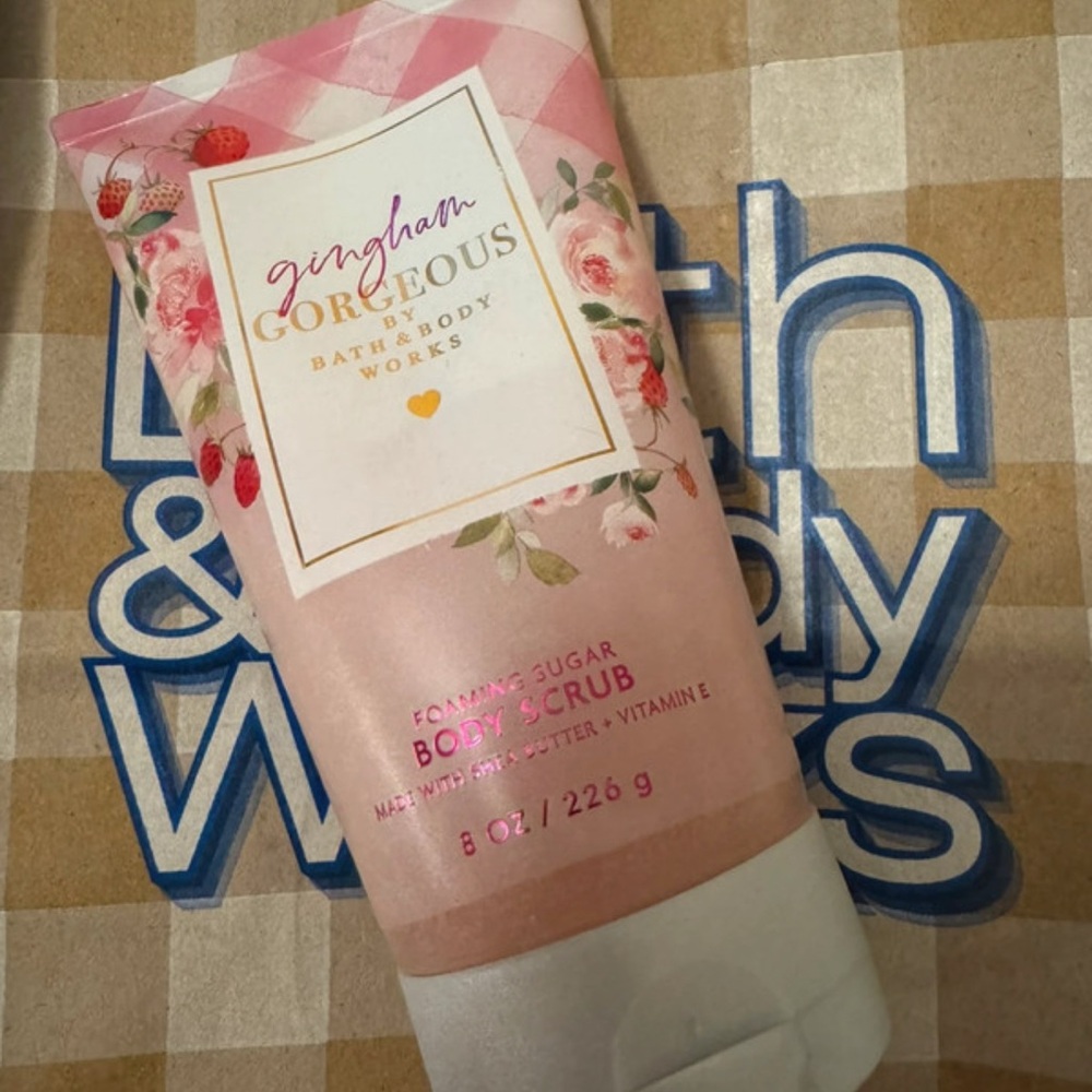 Bath & Body Works Gingham Gorgeous Foaming Sugar Scrub - Pink